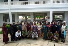 02 Photo de famille des participants avec les officiels