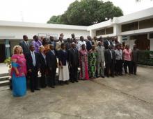 Une photo de famille des participants avec le Ministre de la Sante et les autorites nationales et internationales