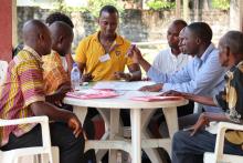 Cross session of participants during a small group working section 