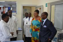 Dr Torimiro presents her lab to UNAIDS Cameroon Country Representative