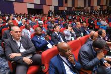 Vue des participants dans la salle de conférence du Fleuve Congo Hotel Kempiski, à Kinshasa. OMS/Eugene Kabambi