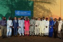 Une photo de famille avec tous les partenaires, les staffs du ministère et de l’OMS présents àla cérémonie.