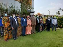 Photo de famille des participants à la fin de la cérémonie officielle de lancement