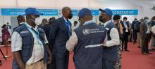 Equipe de l'OMS dans le hall d'enregistrement