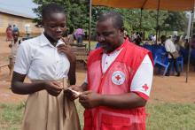 M. Lokossou et sa fille après a vaccination