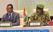 Dr Léopold Ouedraogo, Représentant intérimaire de l'OMS Niger et Colonel-major Dr Garba Hakimi, Ministre de la Santé publique, de la Population et des Affaires sociales prononçant leurs discours