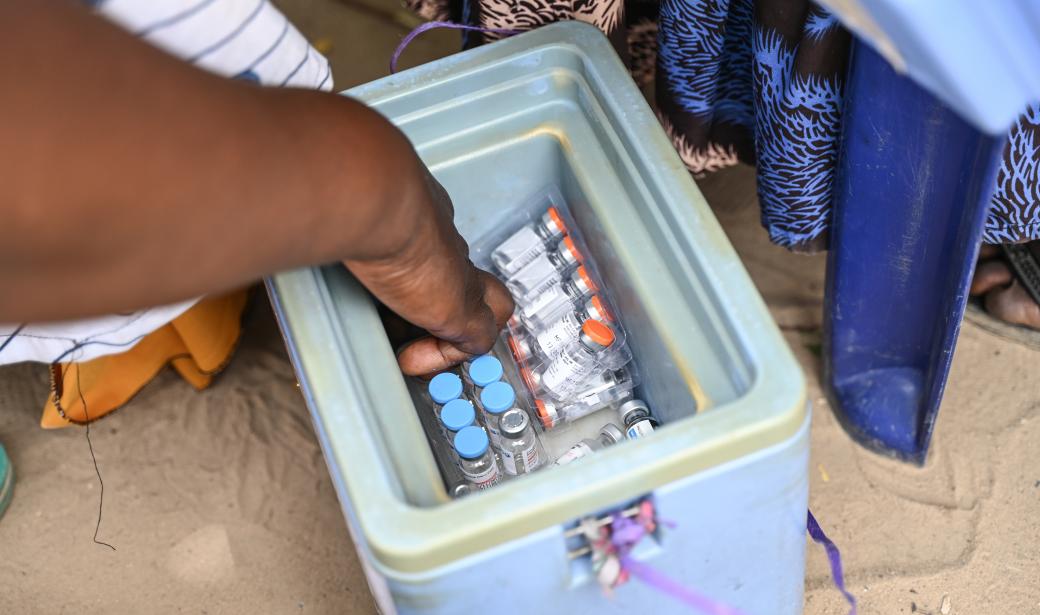 Au Niger, les leaders communautaires luttent contre les rumeurs sur les vaccins contre la COVID-19